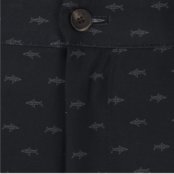 Greg Norman ML75 MicroLux Hybrid Shark Print Black Shorts Men Swim Board 36 New - Picture 2 of 5